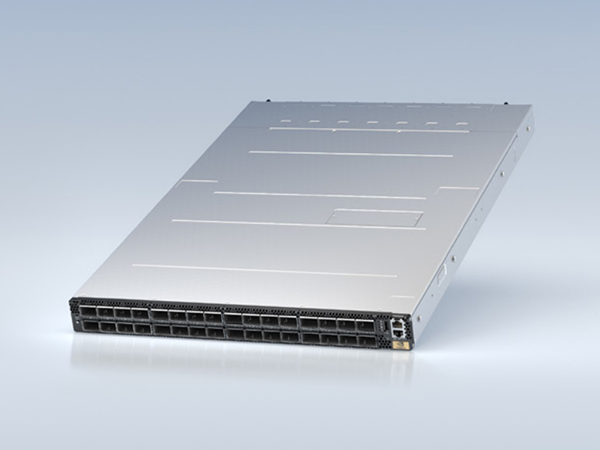 作為(wèi)高(gāo)性能計算（HPC）和(hé)人工智能（AI）應用，随着網絡變得越來越複雜，對最先進的(de)高(gāo)速網絡的(de)需求越來越大 極端規模系統的(de)關鍵。英偉達量子(zǐ)™-2是業界領先的(de)交換機(jī)功率和(hé)密度方面的(de)平台，具有(yǒu)NDR 400千兆每秒（Gb/s）InfiniBand，為(wèi)AI開發人員和(hé)科(kē)學(xué)研究人員提供最高(gāo)吞吐量，網絡性能可(kě)用于解決世界上最具挑戰性的(de)問題